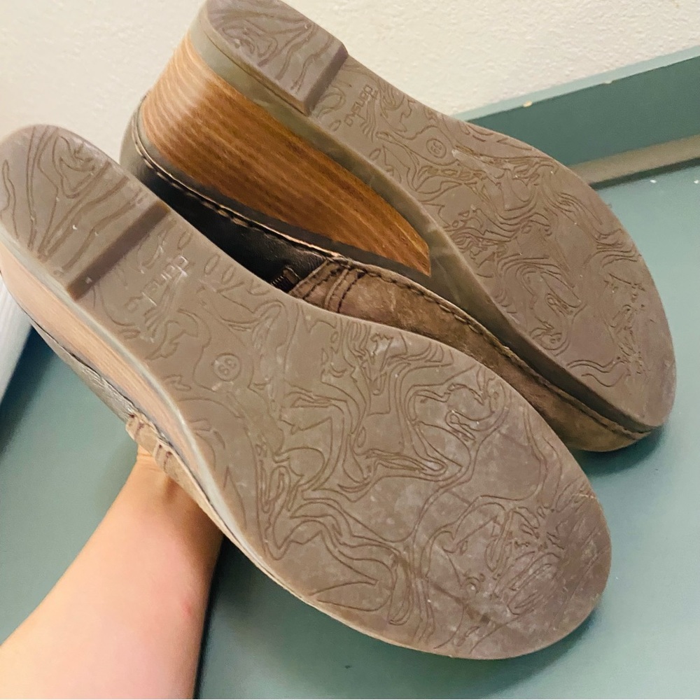 Dansko Shirley Wedge Ankle Bootie In Taupe Nubuck Leather - Picture 8 of 11